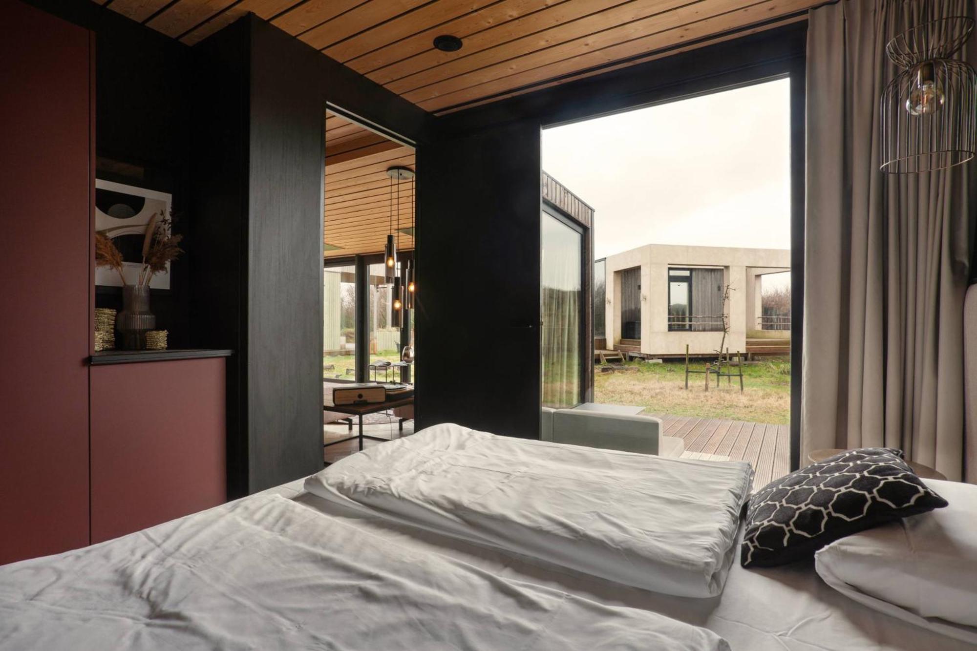 Basecamp Tiny House Eco Resort IJmuiden Exterior foto